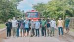 ฉีดล้างถนนสายหน้าตลาดสวีรุ่งเรือง(เลียบรถไฟ)